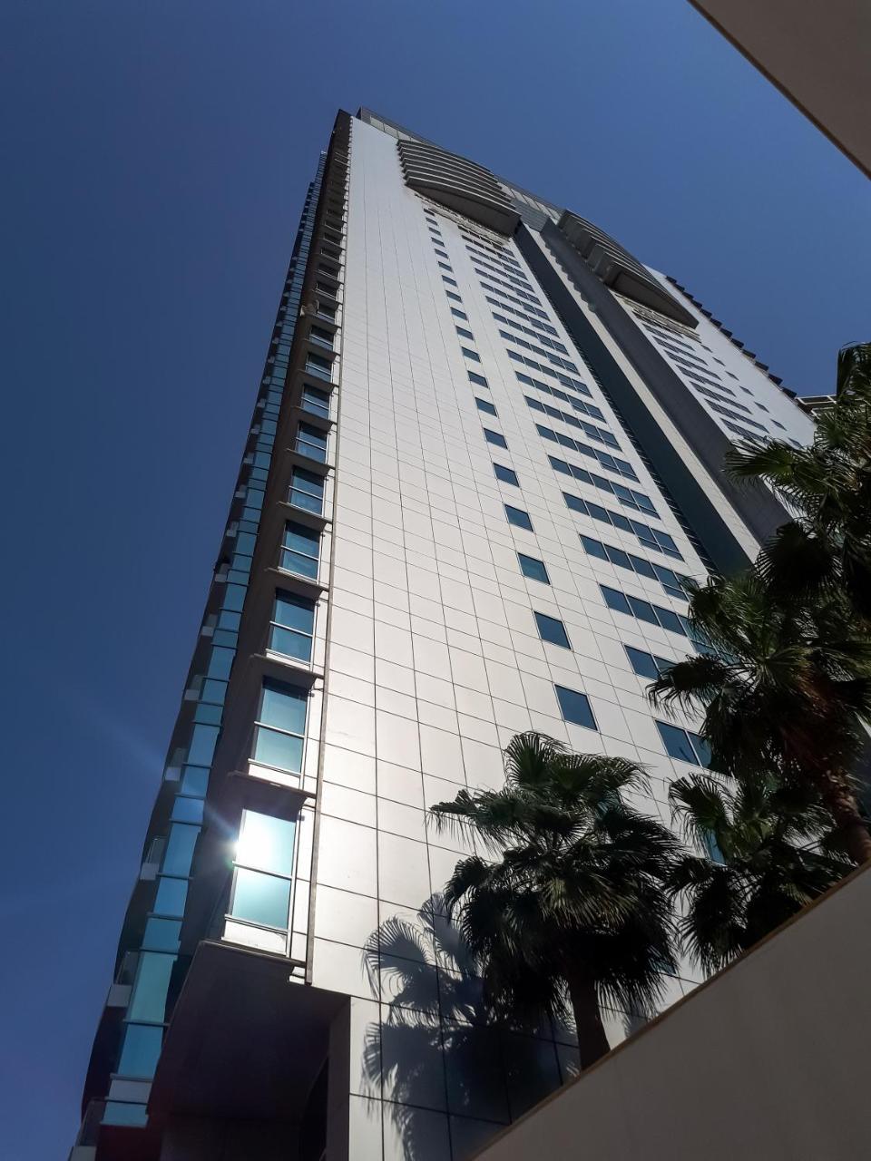 Higuests Vacation Homes - Marina Terrace Dubai Bagian luar foto